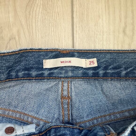 Levi's Premium Wedgie Icon Fit Ankle light wash denim jeans 25 - Picture 5 of 5